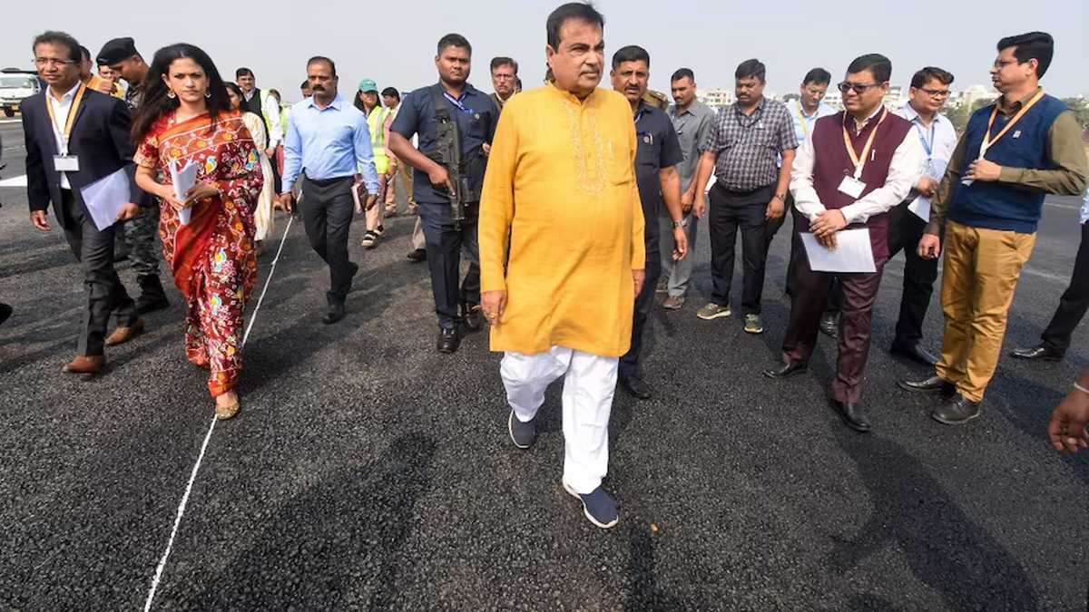 नागपुर एयरपोर्ट पर चल रहे री-कार्पेटिंग के काम में आई देरी तो अधिकारी होंगे सस्पेंड : नितिन गडकरी