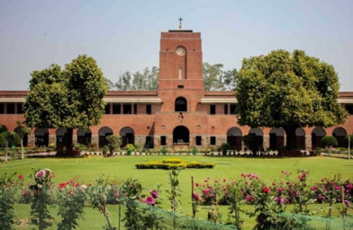 दिल्ली हाईकोर्ट ने सेंट स्टीफंस से कहा, डीयू की नीतियों का पालन करें