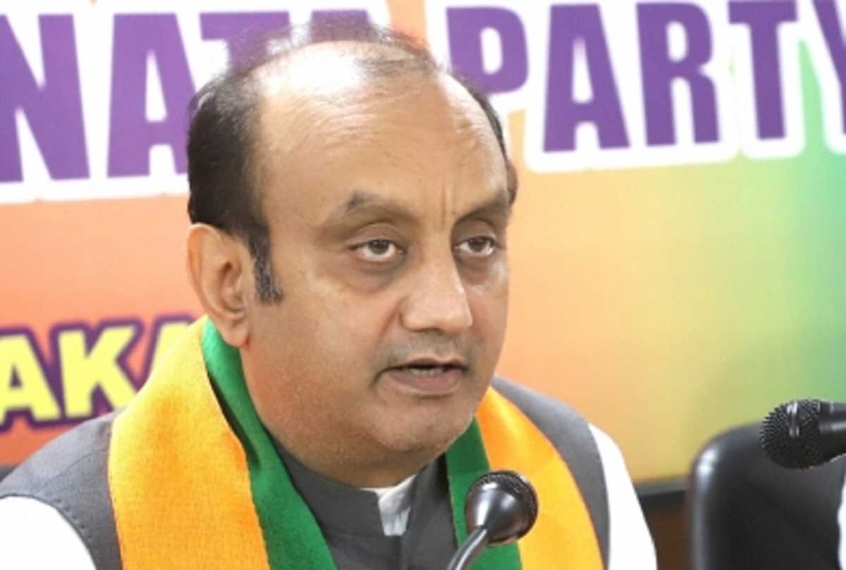 बजरंग दल पर बैन के कांग्रेस के प्रस्ताव पर फिर भाजपा का तीखा हमला बजरंग दल पर बैन के कांग्रेस के प्रस्ताव पर फिर भाजपा का तीखा हमला