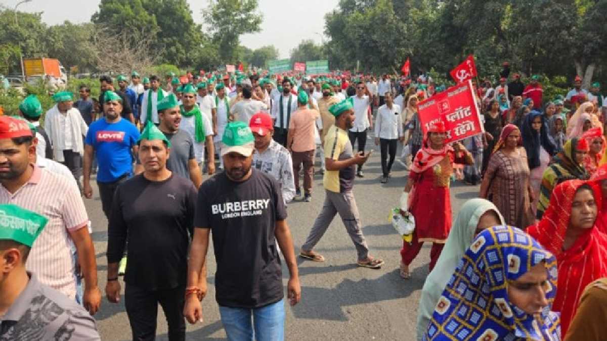 मांगों को लेकर किसानों का हल्ला बोल, कलेक्ट्रेट का किया घेराव, अनिश्चितकालीन धरना शुरू मांगों को लेकर किसानों का हल्ला बोल, कलेक्ट्रेट का किया घेराव, अनिश्चितकालीन धरना शुरू