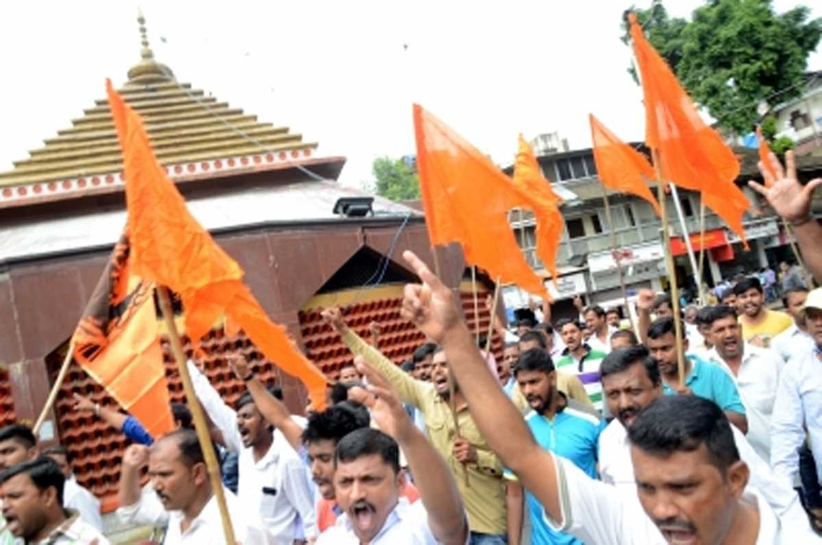 कर्नाटक : हिंदू कार्यकर्ताओं ने गिरफ्तार कार सेवक की रिहाई का जश्‍न मनाया