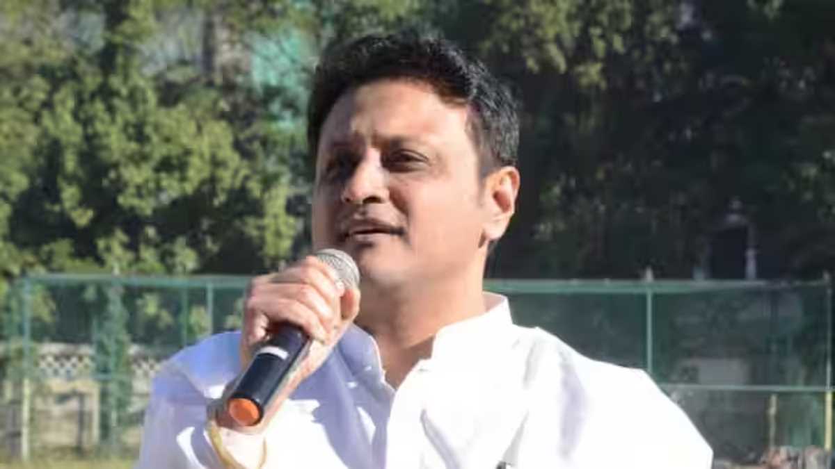 महाराष्‍ट्र : फेसबुक लाइव के दौरान गुंडे ने शिवसेना (यूबीटी) नेता को गोली मारकर खुदकुशी कर ली