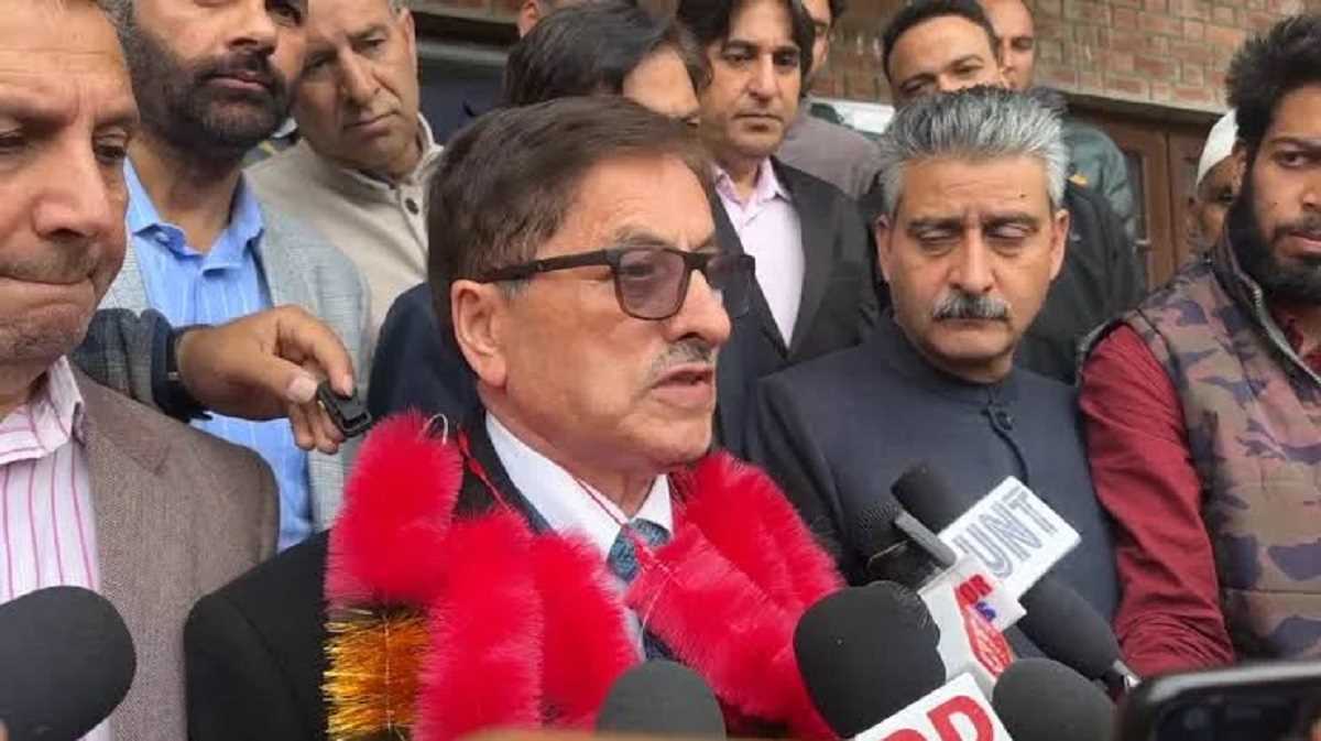 जम्मू-कश्मीर अपनी पार्टी के संस्थापक सदस्य ने दिया इस्तीफा, कांग्रेस में होंगे शामिल जम्मू-कश्मीर अपनी पार्टी के संस्थापक सदस्य ने दिया इस्तीफा, कांग्रेस में होंगे शामिल