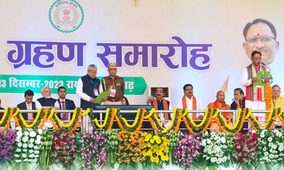 भूपेश बघेल और सिंह देव ने दिखाया बड़प्पन-बीजेपी के शपथ ग्रहण समारोह में पहुंचे