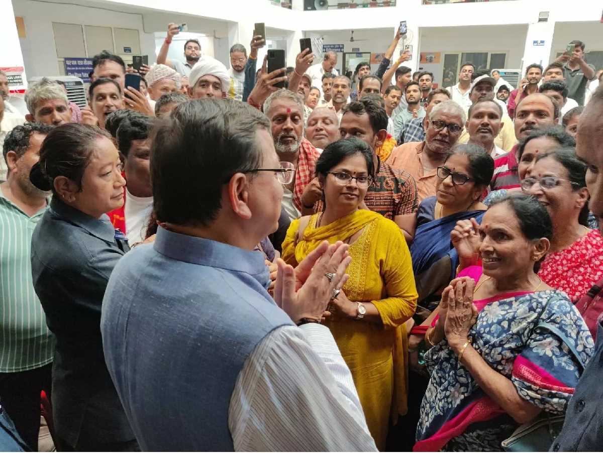 सीएम धामी ने चारधाम यात्रा आए श्रद्धालुओं से की मुलाकात, व्यवस्थाओं का किया निरीक्षण