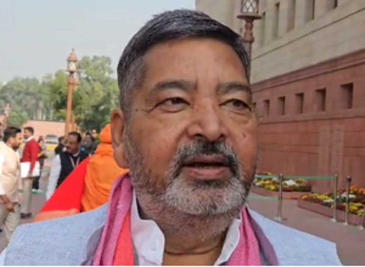 चुनाव आयोग ईवीएम पर उठ रही शंकाओं को दूर करें : वीरेंद्र सिंह