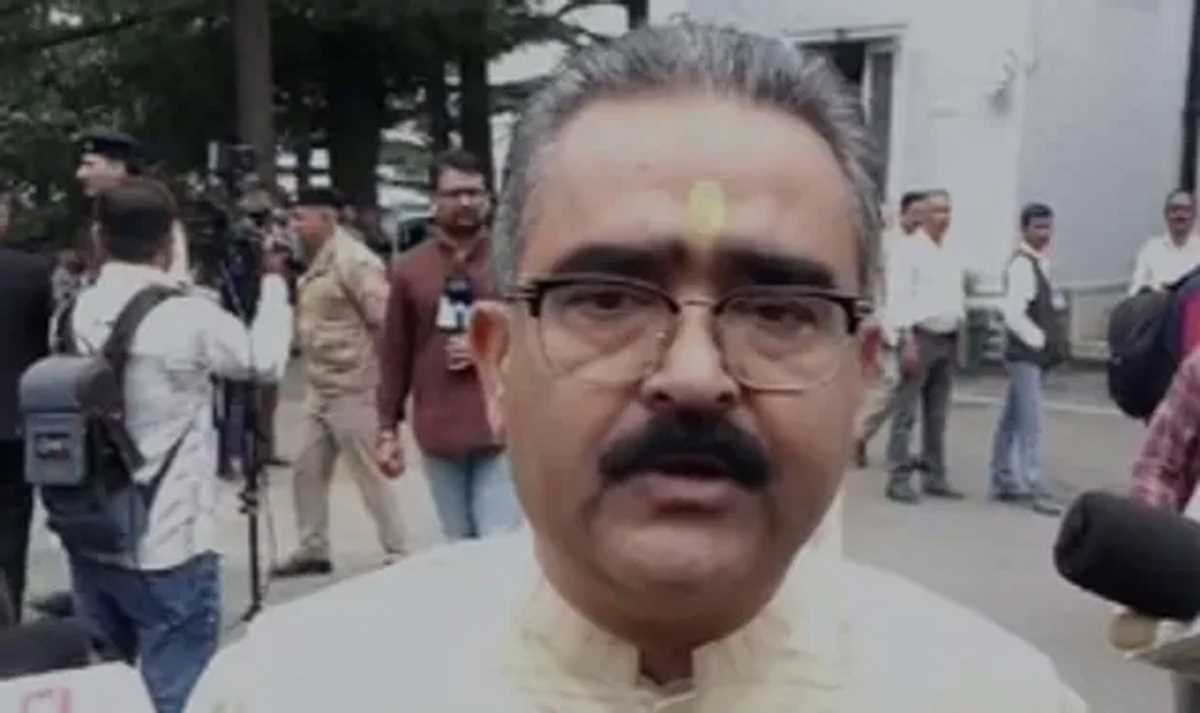 हिमाचल प्रदेश से उद्योगों के पलायन को लेकर भाजपा ने कांग्रेस पर लगाए सदन में झूठे आंकड़े पेश करने का आरोप हिमाचल प्रदेश से उद्योगों के पलायन को लेकर भाजपा ने कांग्रेस पर लगाए सदन में झूठे आंकड़े पेश करने का आरोप