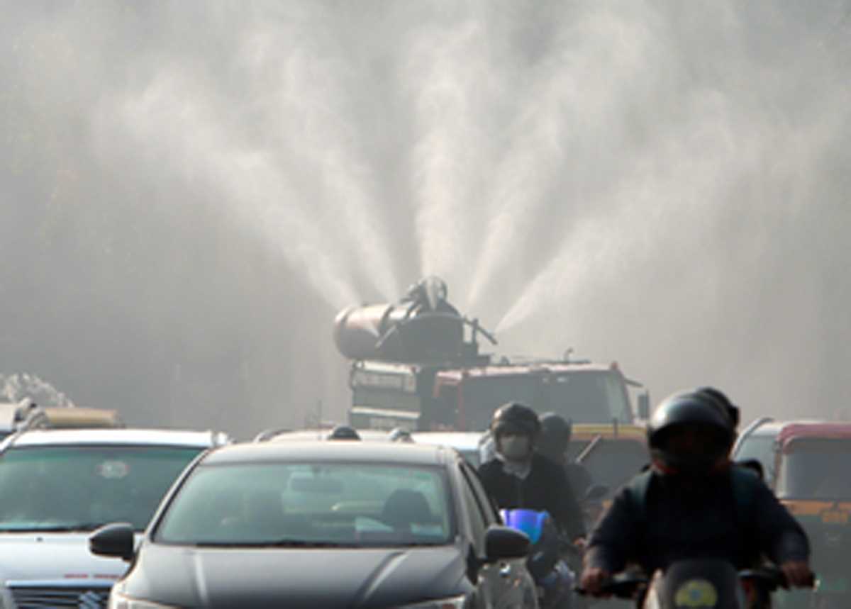 बढ़ते प्रदूषण से जूझ रही दिल्ली, आनंद विहार में एक्यूआई गंभीर श्रेणी में