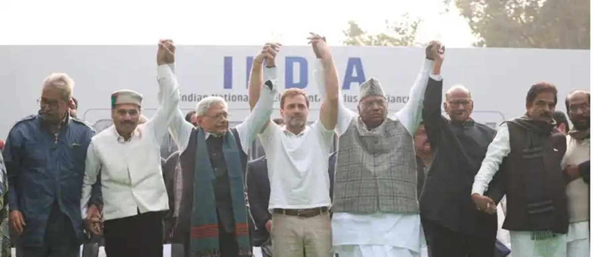 इंडिया ब्लॉक ने 146 सांसदों के निलंबन के खिलाफ जंतर-मंतर पर किया विरोध प्रदर्शन