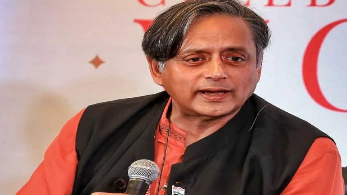 शशि थरूर ने की पांच दिवसीय कार्य सप्ताह की वकालत