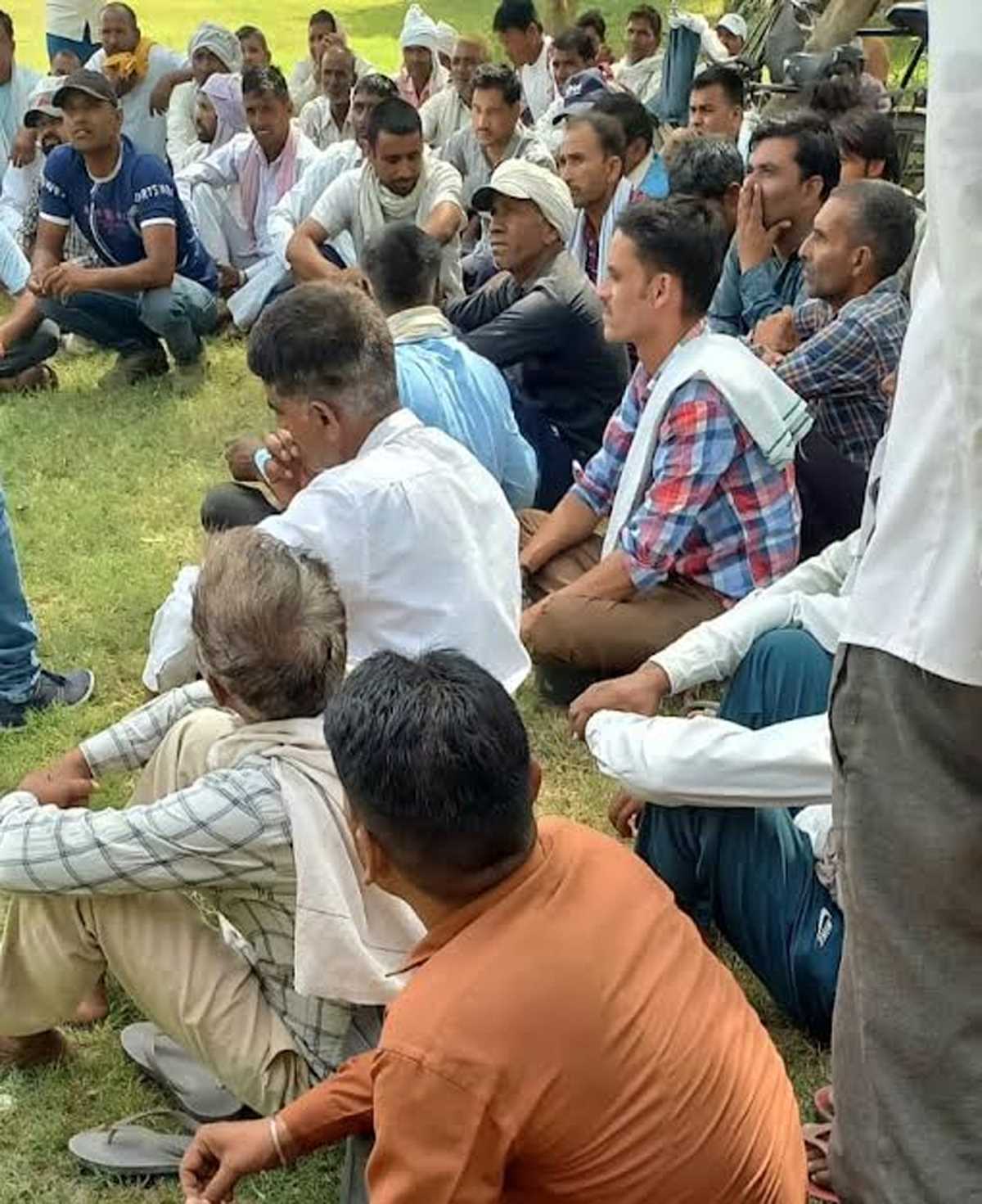 स्पोर्ट्स सिटी के कर्मचारियों को 5 माह से नहीं मिला वेतन, धरने पर बैठे