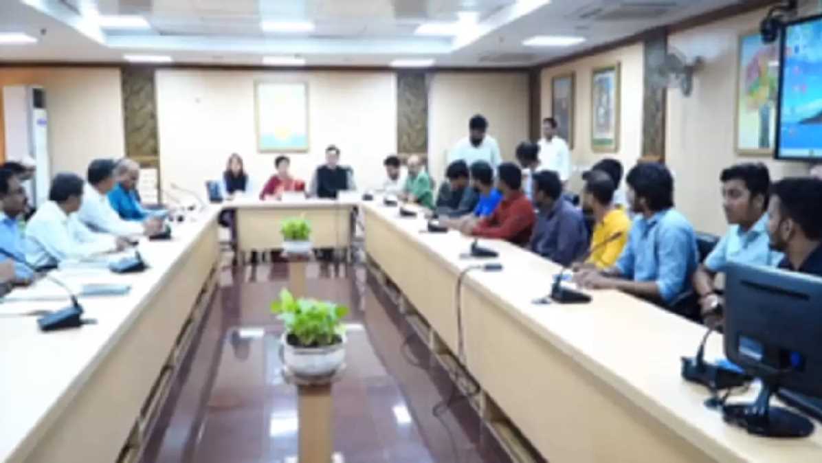 दिल्ली में कोचिंग सेंटरों को रेगुलेट करने के प्रस्ताव पर मंत्रियों और छात्रों की बैठक दिल्ली में कोचिंग सेंटरों को रेगुलेट करने के प्रस्ताव पर मंत्रियों और छात्रों की बैठक