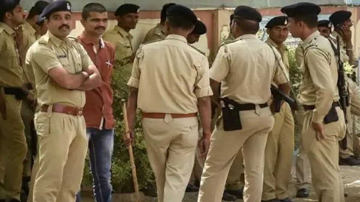 गरबा खेलने पर बवाल, झड़प के बाद जमकर बरसाए गए पत्थर, कई घायल