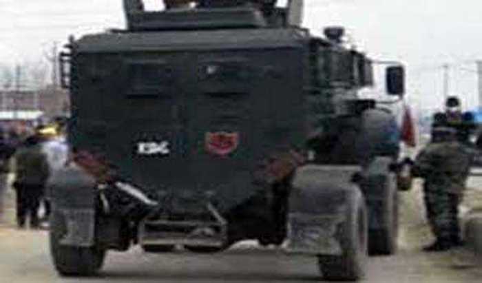 कश्मीर मुठभेड़ में एक आतंकवादी ढेर