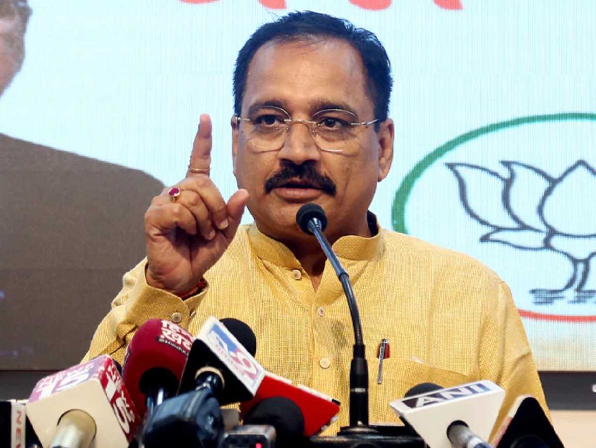 टैंकर माफिया पर कार्रवाई की मांग को लेकर दिल्ली पुलिस से मिले वीरेंद्र सचदेवा