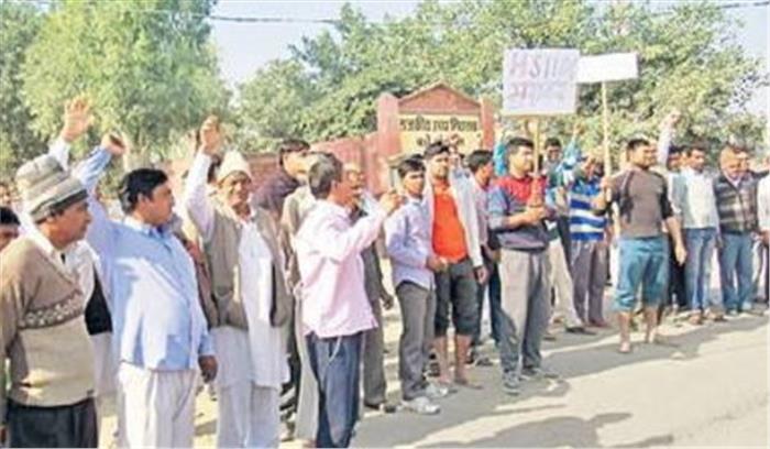 किसानों ने मांगा जमीन का बढ़ा हुआ मुआवजा