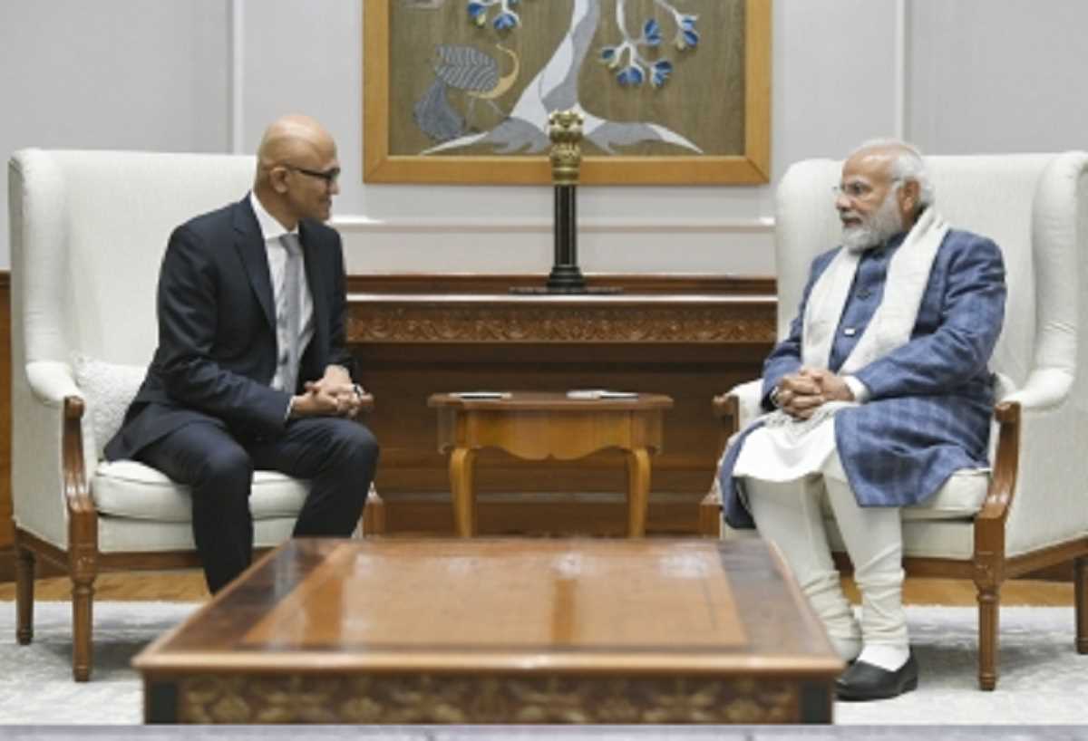 माइक्रोसॉफ्ट कॉरपोरेशन के चेयरमैन सत्या नडेला ने की पीएम मोदी से मुलाकात माइक्रोसॉफ्ट कॉरपोरेशन के चेयरमैन सत्या नडेला ने की पीएम मोदी से मुलाकात