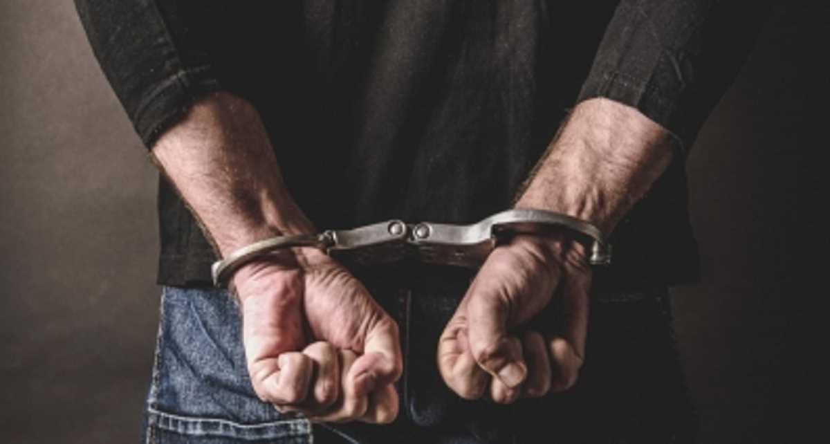 पत्नी की हत्या कर शव के टुकड़े-टुकड़े करने के आरोप में पति व दोस्त गिरफ्तार