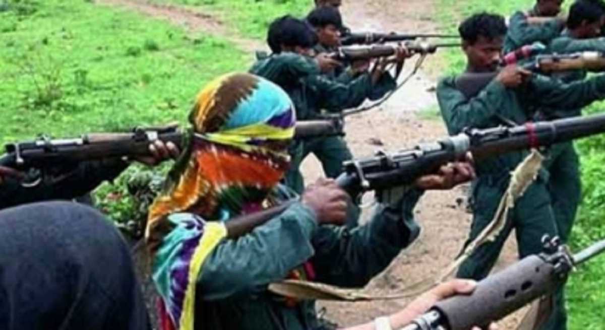 झारखंड में हो रहा लाल आतंक का खात्मा, साल भर में 416 नक्सली गिरफ्तार, 11 मारे गए और 14 ने किया सरेंडर झारखंड में हो रहा लाल आतंक का खात्मा, साल भर में 416 नक्सली गिरफ्तार, 11 मारे गए और 14 ने किया सरेंडर