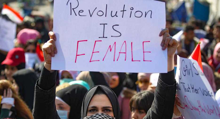 कभी पीड़ित थी, अब पीड़ितों की लड़ाई लड़ती एक इराकी महिला कभी पीड़ित थी, अब पीड़ितों की लड़ाई लड़ती एक इराकी महिला