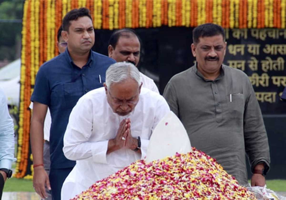 नीतीश कुमार दिल्ली में सदैव अटल पहुंचे, सुशील मोदी ने कहा - नीतीश जो हैं, वह भाजपा की देन... नीतीश कुमार दिल्ली में सदैव अटल पहुंचे, सुशील मोदी ने कहा - नीतीश जो हैं, वह भाजपा की देन...