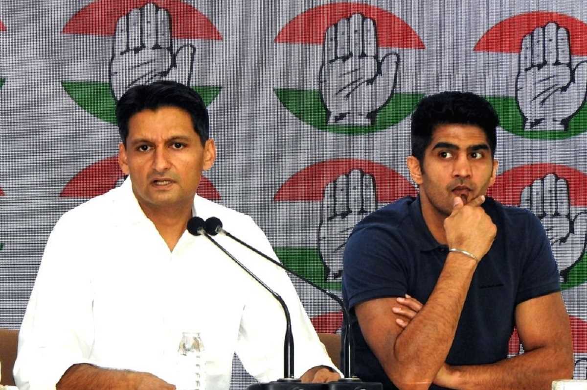 महिला खिलाड़ियों के आरोप से घिरे नेता को बचा रही है सरकार : कांग्रेस महिला खिलाड़ियों के आरोप से घिरे नेता को बचा रही है सरकार : कांग्रेस