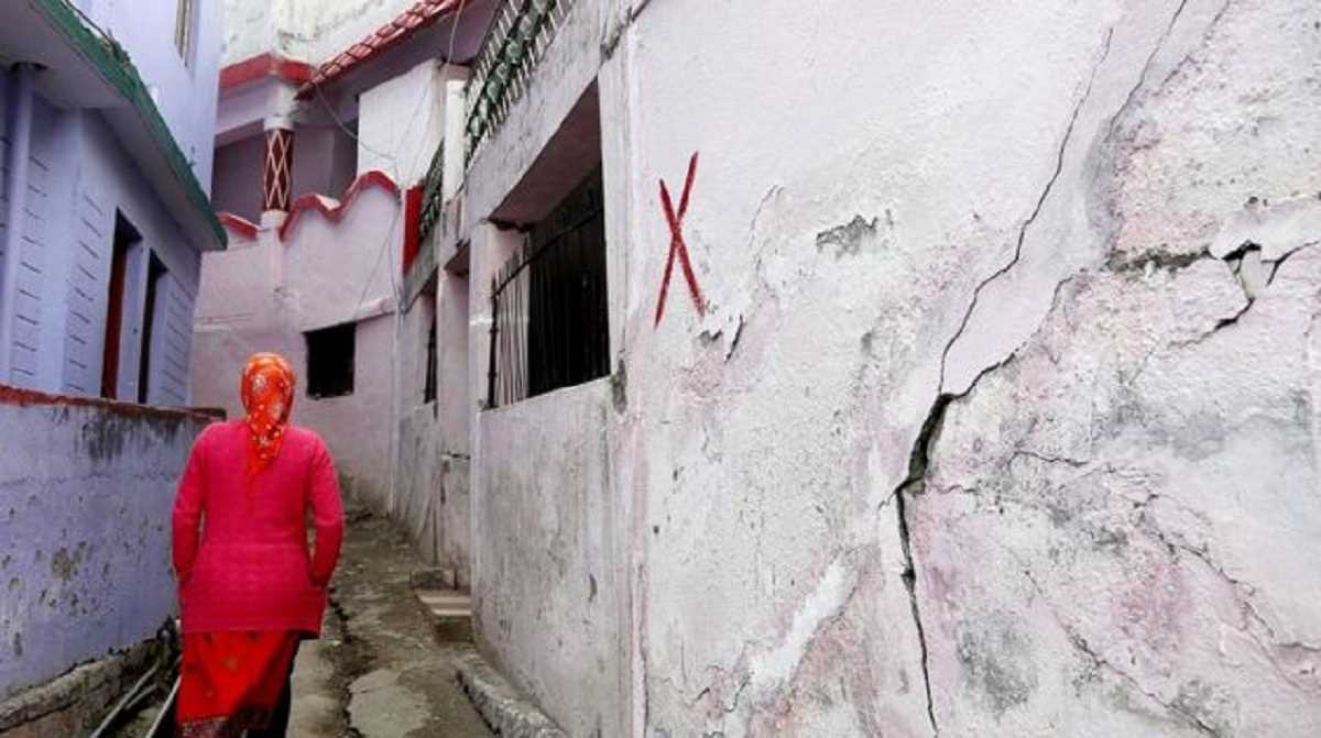 जोशीमठ के बाद कर्णप्रयाग के मकानों में भी दरारें, प्रशासन ने लोगों को घर खाली करने का नोटिस दिया