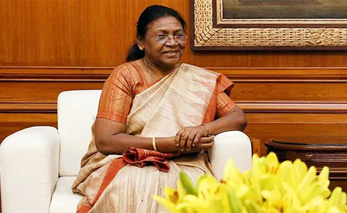 महिलाओं को शक्ति स्वरूप बनकर आगे आना होगा : मुर्मू महिलाओं को शक्ति स्वरूप बनकर आगे आना होगा : मुर्मू