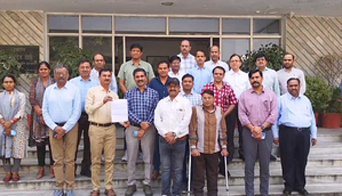 एसडीएम थप्पड कांड के खिलाफ आरएएस अधिकारियों का विरोध-प्रदर्शन