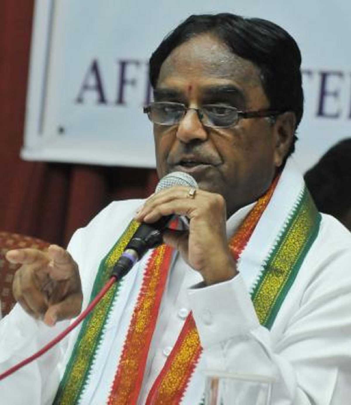 तेलंगाना में विधानसभा चुनाव से पहले कांग्रेस को झटका, वरिष्ठ नेता ने दिया इस्तीफा