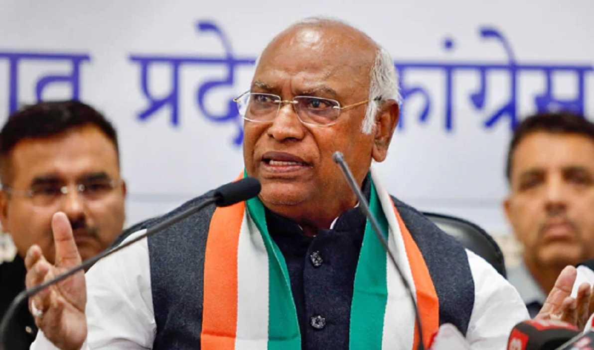 मोदी सरकार बेपरवाह है, सर्वदलीय प्रतिनिधिमंडल को मणिपुर जाने की अनुमति देनी चाहिए: खड़गे