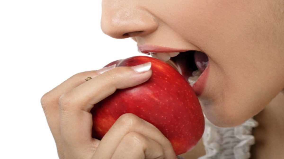 रोजाना एक सेब खाने के फायदे , सेब में पाए जाते हैं औषधीय गुण रोजाना एक सेब खाने के फायदे , सेब में पाए जाते हैं औषधीय गुण