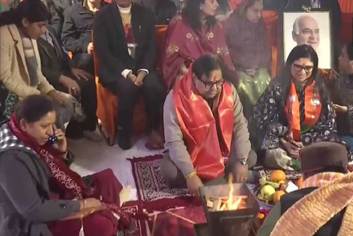 दिल्ली विधानसभा चुनाव 2025 : नामांकन दाखिल करने से पहले भाजपा उम्मीदवार हरीश खुराना ने किया हवन-पूजन