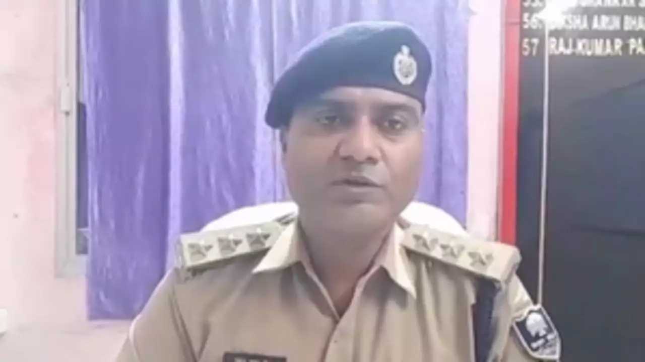 पटना में अवैध बालू खनन के खिलाफ छापेमारी, 11 नावें जब्त, 19 लोग गिरफ्तार