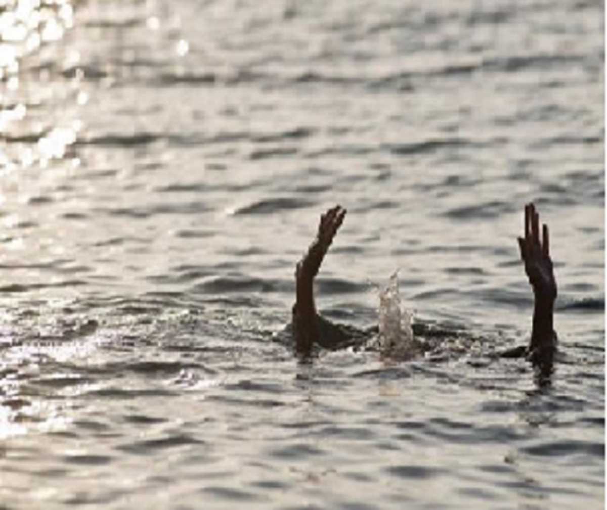 महाराष्ट्र के गढ़चिरौली जिले में गहरे पानी में डूबने से चार युवकों की मौत महाराष्ट्र के गढ़चिरौली जिले में गहरे पानी में डूबने से चार युवकों की मौत