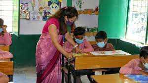 दिव्यांग बच्चों तक शिक्षा पहुंचाने में जुटी यूपी की यह टीचर दिव्यांग बच्चों तक शिक्षा पहुंचाने में जुटी यूपी की यह टीचर