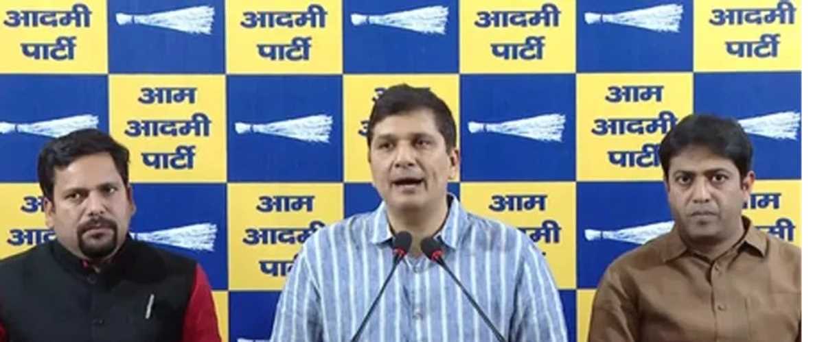 दिल्ली में प्राइवेट स्कूलों की फीस वृद्धि को लेकर आप ने भाजपा सरकार पर साधा निशाना