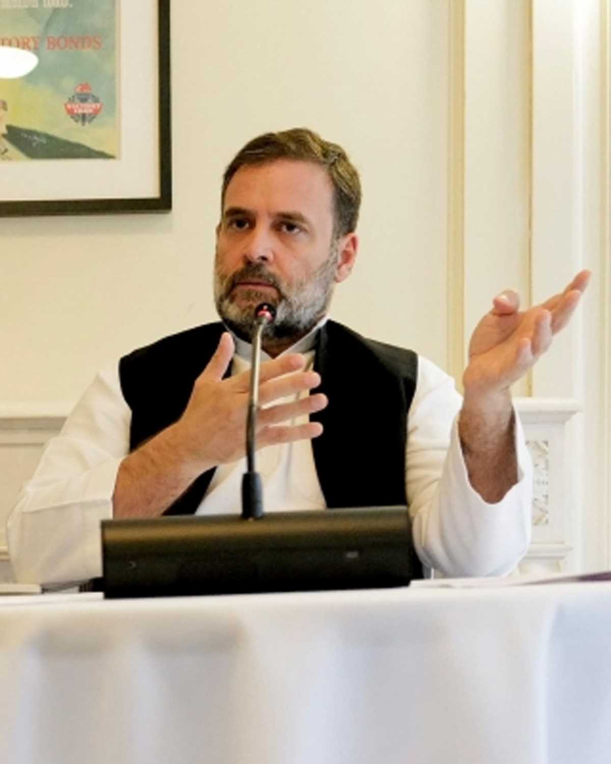 भाजपा-आरएसएस के साथ यही मुश्किल है, कि वो हमेशा पीछे देखते हैं : राहुल गांधी