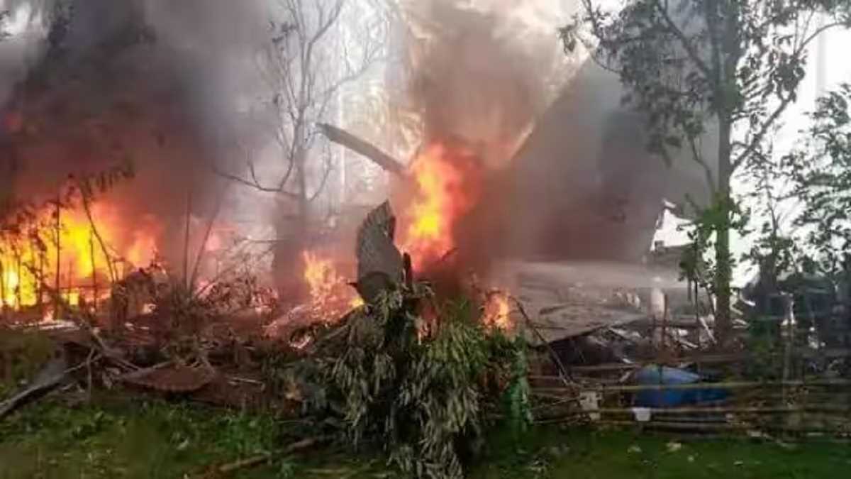 रूस में विमान दुर्घटनास्थल से आठ शव मिले