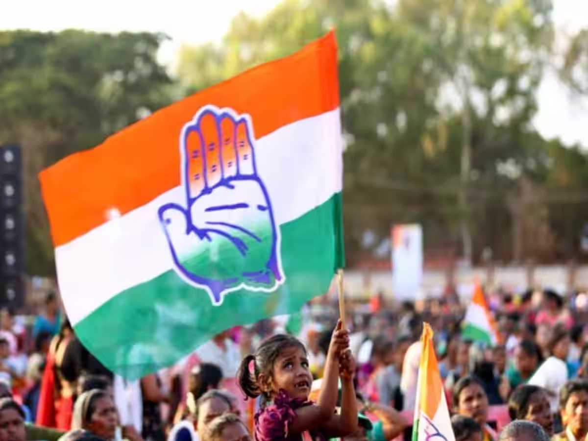 कुर्सी बचाने, मित्रों पर लुटाने वाला बजट : कांग्रेस