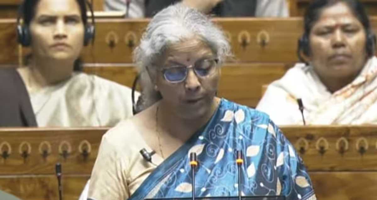 अंतरिम बजट में छत पर सौर ऊर्जा के उत्पादन पर जोर अंतरिम बजट में छत पर सौर ऊर्जा के उत्पादन पर जोर