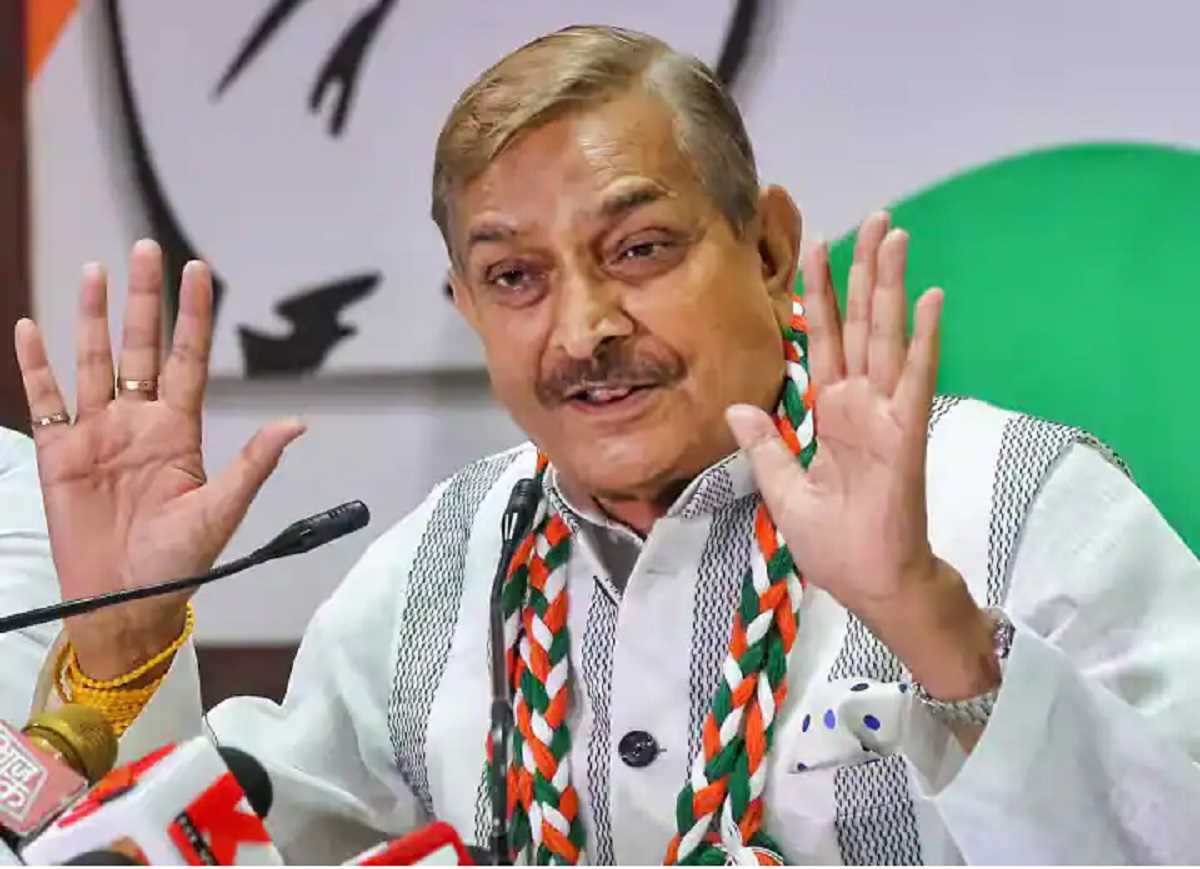 पीएम मोदी के माफी मांगने पर कांग्रेस नेता प्रमोद तिवारी ने पूछा, इतनी घटिया मूर्ति क्यों बनाई?