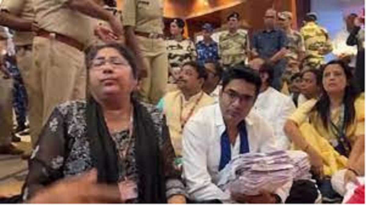 कृषि भवन में धरना देने वाले तृणमूल नेताओं को पुलिस ने हिरासत में लिया