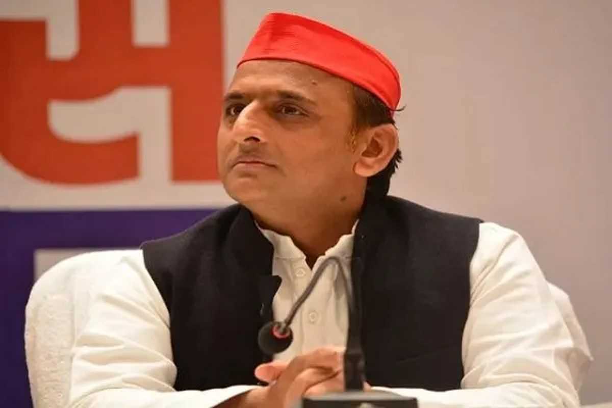 किसान हित की बातें सिर्फ सरकारी विज्ञापनों में छपी दिखती : अखिलेश किसान हित की बातें सिर्फ सरकारी विज्ञापनों में छपी दिखती : अखिलेश