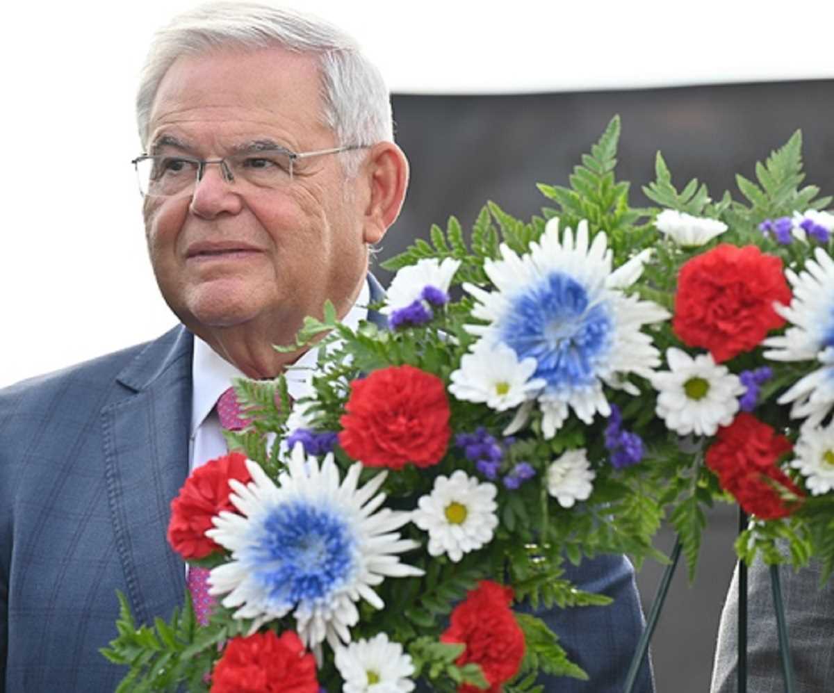 अमेरिकी सीनेट के विदेशी मामलों के पैनल के शक्तिशाली प्रमुख पर भ्रष्टाचार का आरोप