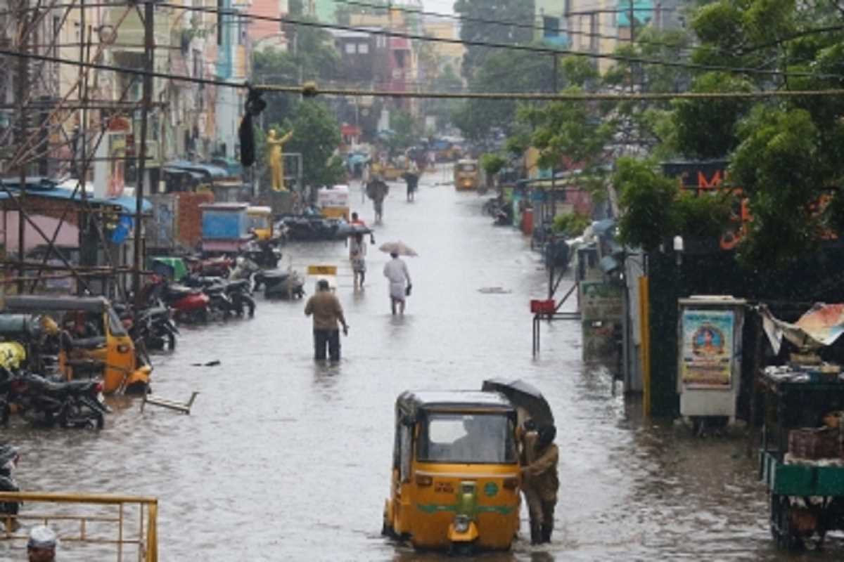 तमिलनाडु : भारी बारिश के बाद इरोड में बाढ़ की चेतावनी, गुंडरीपल्लम बांध से छोड़ा गया पानी