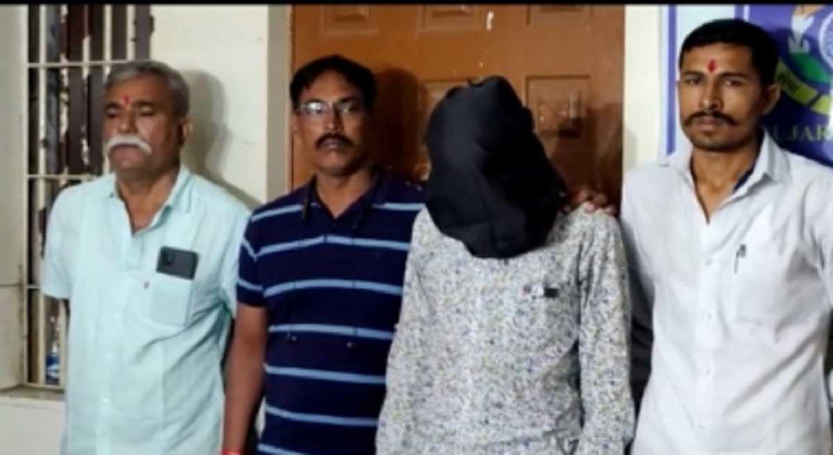 गुजरात : प्रेम प्रसंग में युवक ने दोस्त की हत्या की