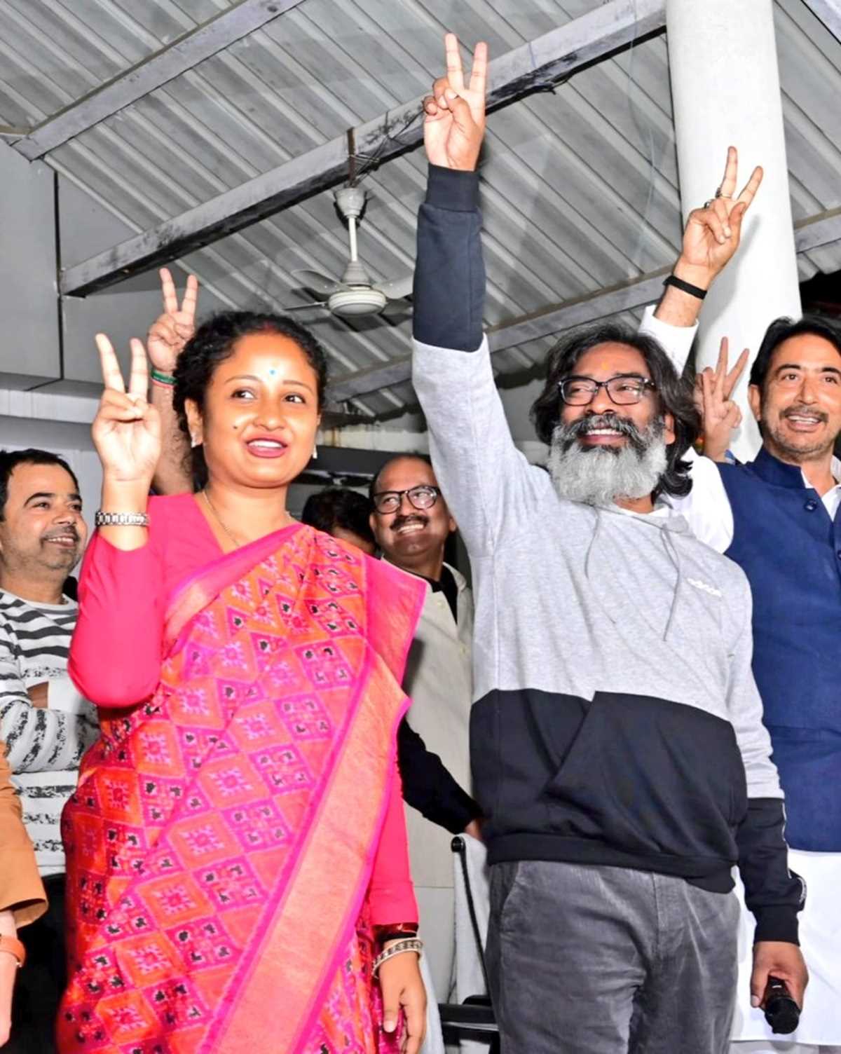 26 नवंबर को हेमंत सोरेन ले सकते हैं सीएम पद की शपथ : सूत्र 26 नवंबर को हेमंत सोरेन ले सकते हैं सीएम पद की शपथ : सूत्र