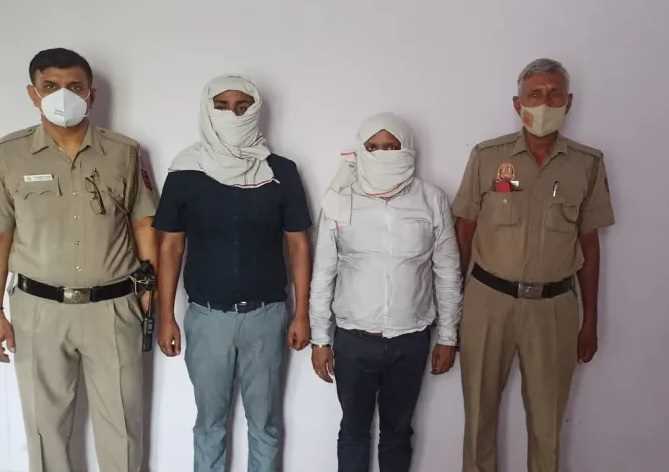 मुंडका अग्निकांड में दो आरोपी गिरफ्तार, मकान मालिक की तलाश