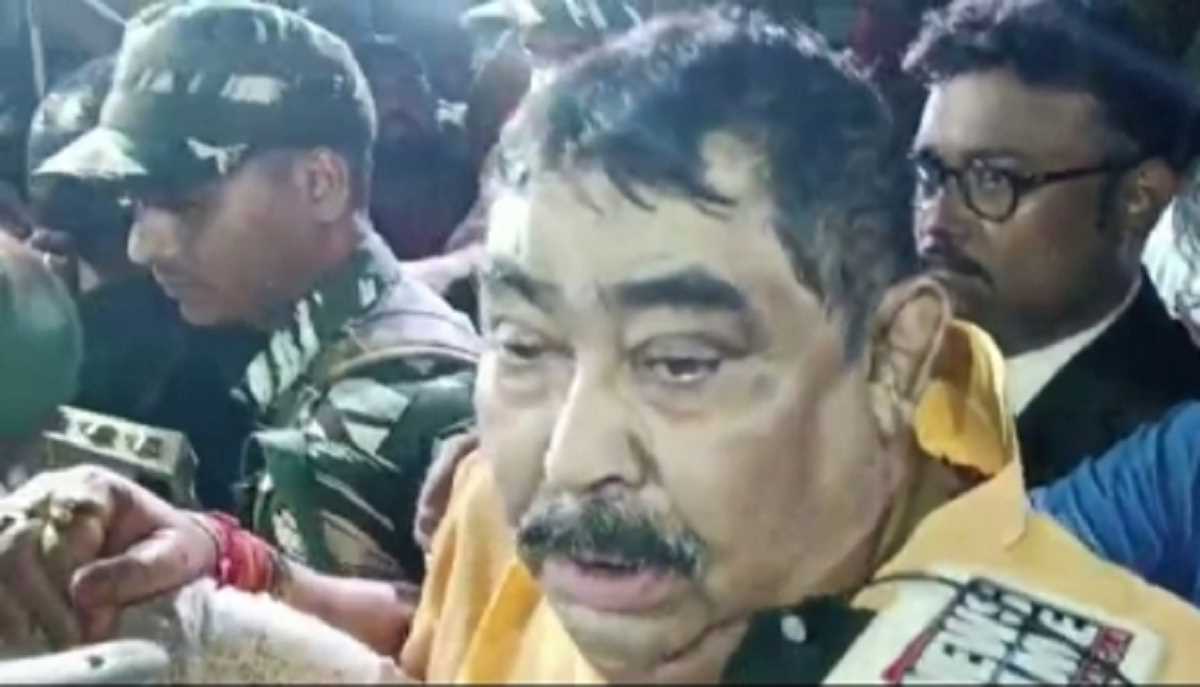 डब्ल्यूबीएसएससी घोटाला : अनुब्रत मंडल ने जमानत के लिए कलकत्ता उच्च न्यायालय का दरवाजा खटखटाया डब्ल्यूबीएसएससी घोटाला : अनुब्रत मंडल ने जमानत के लिए कलकत्ता उच्च न्यायालय का दरवाजा खटखटाया